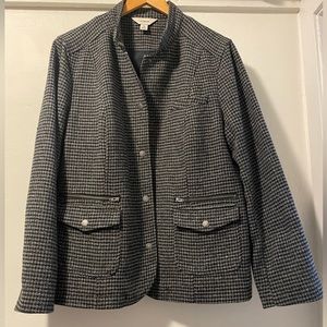 L.L. BEAN MENS  GRAY & BLACK HOUNDSTOOTH JACKET, pair with jeans for the country